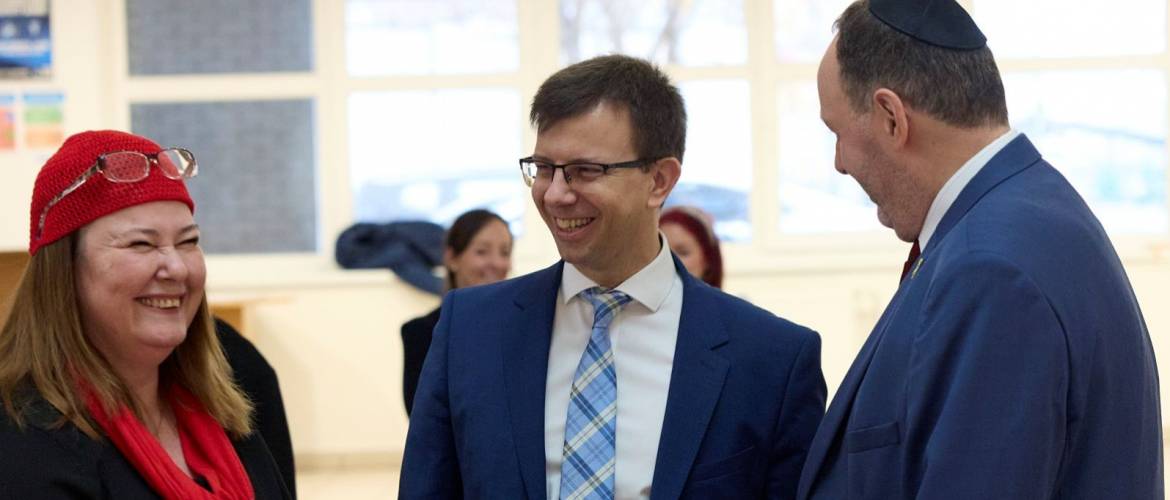 Bóka János miniszter látogatása a Scheiberben és a Rabbiképzőben